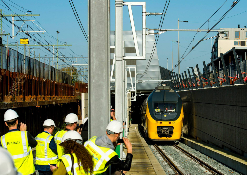 2014 11 05 First train goes through Delft railway tunnel